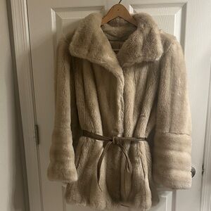 Elegant Cream/Tan Faux Fur Coat Vintage.
